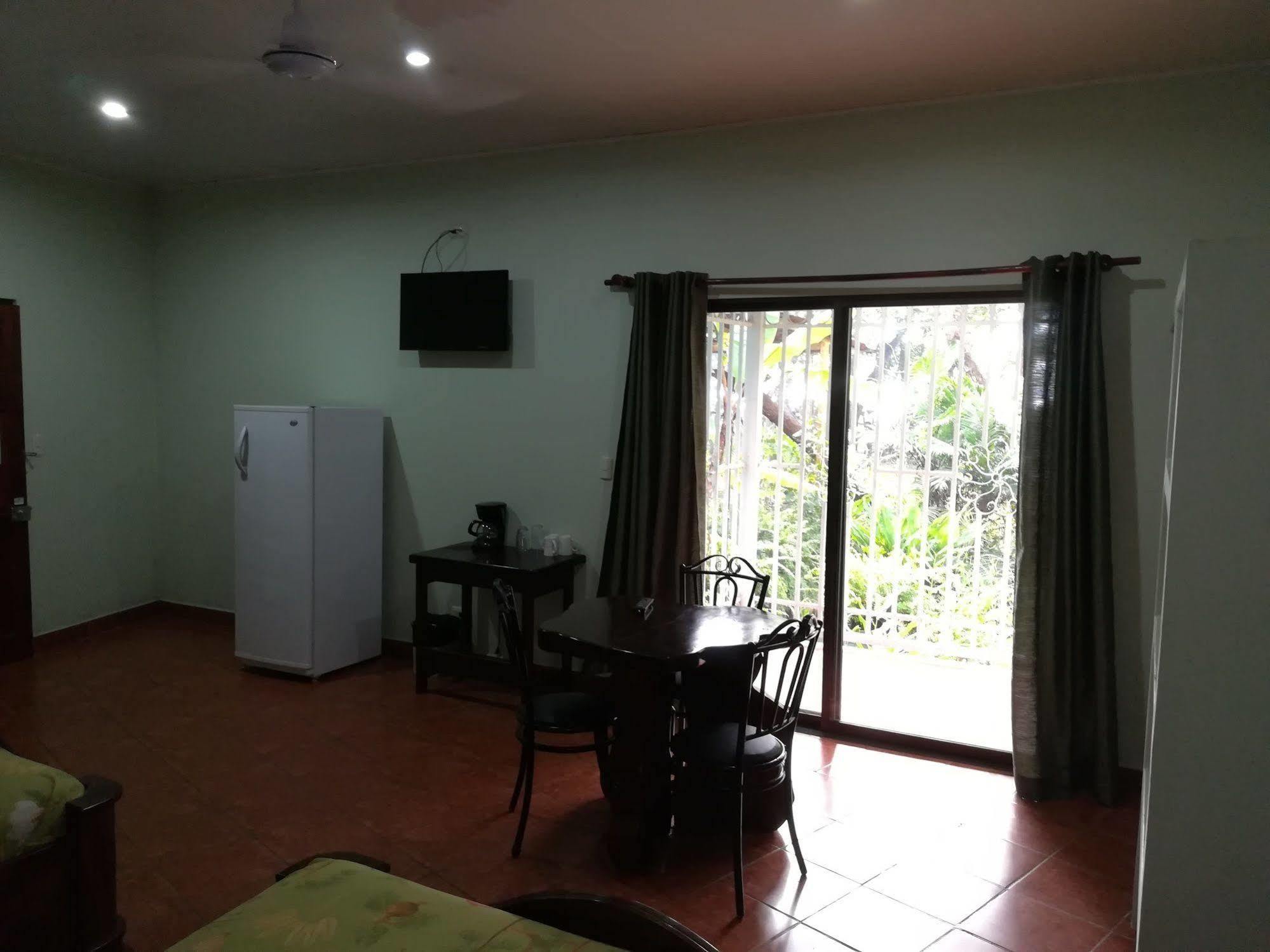 Oceanfront Hotel Verde Mar Direct Access To The Beach Manuel Antonio Dış mekan fotoğraf